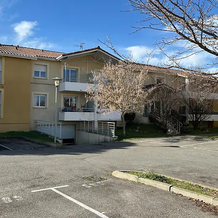 T2 Quartier Mermoz, 2 Places De Parking Privees *