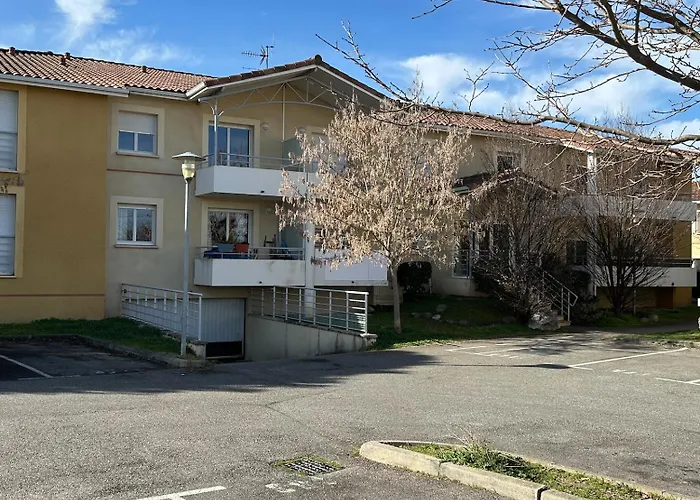 T2 Quartier Mermoz, 2 Places De Parking Privees *