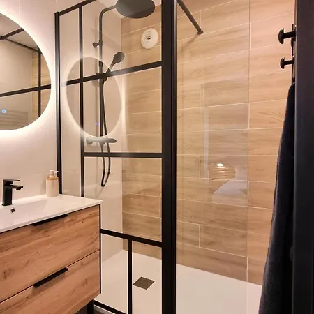 T2 Quartier Mermoz, 2 Places De Parking Privees *