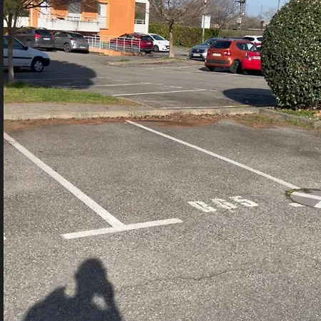 T2 Quartier Mermoz, 2 Places De Parking Privees Daire