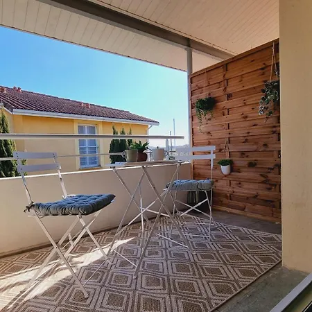 T2 Quartier Mermoz, 2 Places De Parking Privees *