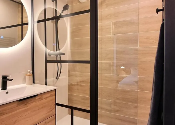 T2 Quartier Mermoz, 2 Places De Parking Privees *