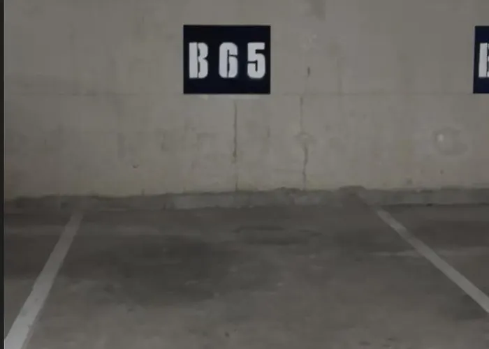 T2 Quartier Mermoz, 2 Places De Parking Privees