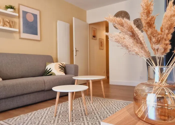 Διαμέρισμα T2 Quartier Mermoz, 2 Places De Parking Privees