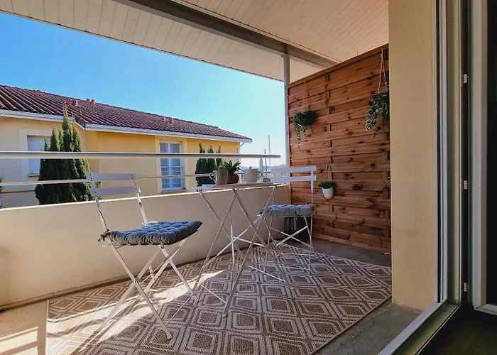 T2 Quartier Mermoz, 2 Places De Parking Privees *